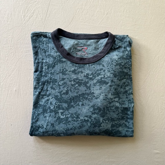 ROTHCO LONG SLEEVE DIGITAL CAMO T-SHIRT - Picture 1 of 10